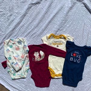 🌺NWOT Carter’s Newborn Girl Onesie Set of 4